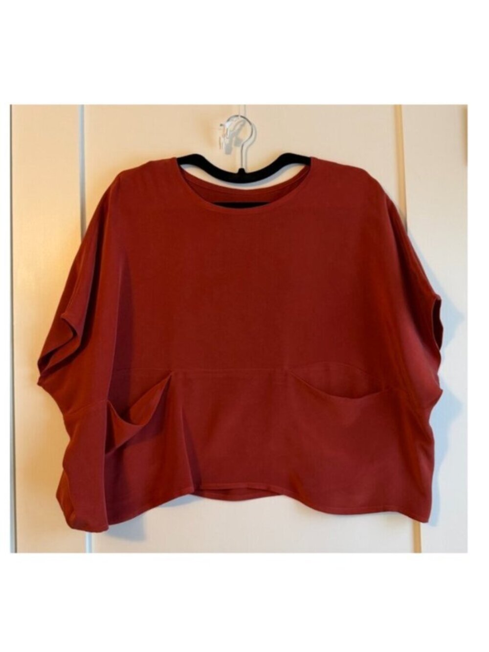 Jamie And The Jones The Pocket Box Top in Silk Crepe Poppy